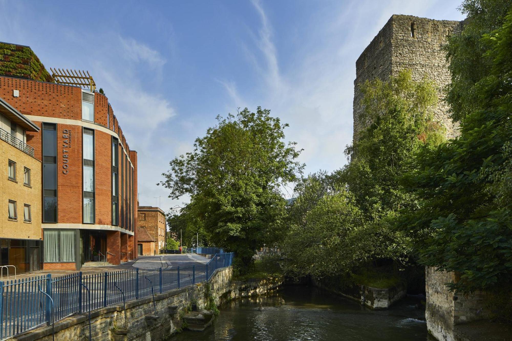 Courtyard By Marriott Oxford City Centre Exterior photo